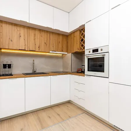 Magnolia Gardens -1bd With Balcony & Parking Daire