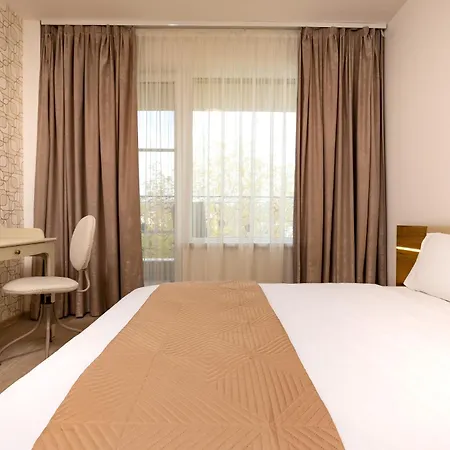 Magnolia Gardens -1bd With Balcony & Parking Daire *